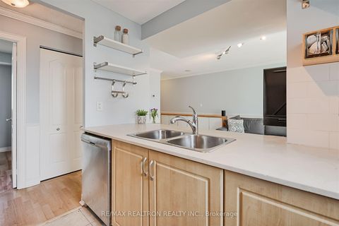 Photo 14 at 803 - 212 Eglinton Avenue E, Mount Pleasant West, Toronto