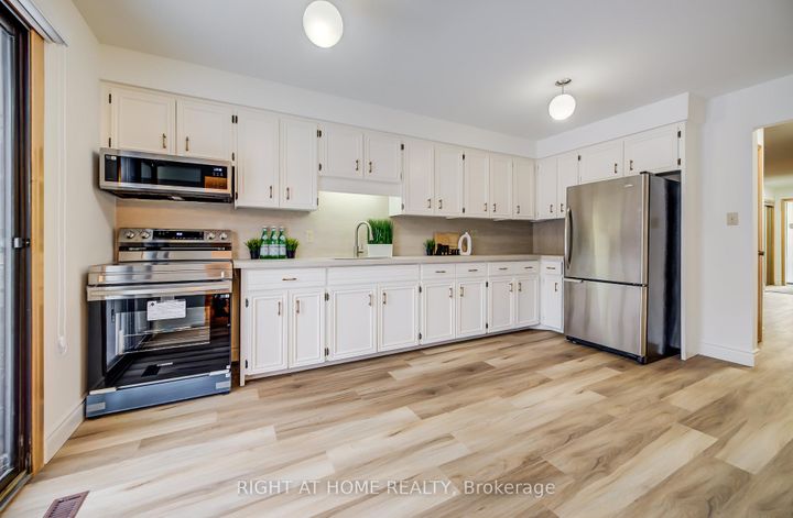 Photo 10 at 51 Burnt Bark Drive, Steeles, Toronto