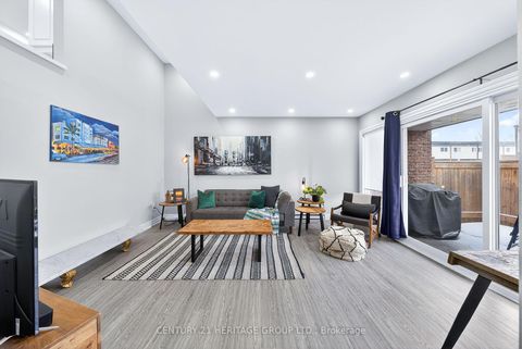 Photo 3 at 293 Milestone Crescent, Aurora Village, Aurora