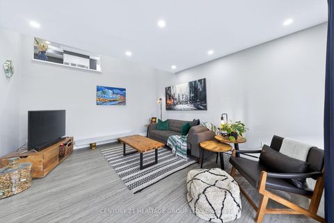 Photo 4 at 293 Milestone Crescent, Aurora Village, Aurora