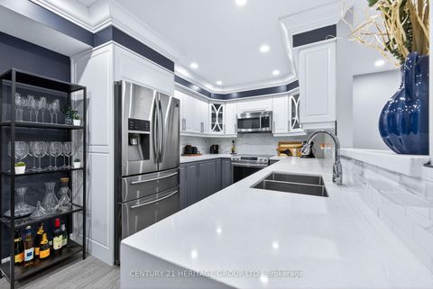 Photo 10 at 293 Milestone Crescent, Aurora Village, Aurora