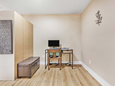 Photo 4 at 203 - 326 Major Mackenzie Drive E, Crosby, Richmond Hill