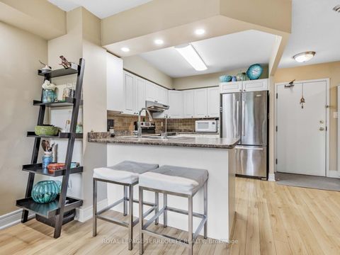 Photo 12 at 203 - 326 Major Mackenzie Drive E, Crosby, Richmond Hill