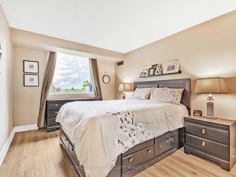Photo 15 at 203 - 326 Major Mackenzie Drive E, Crosby, Richmond Hill