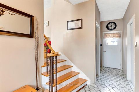 Photo 3 at 32 Cynthia Court, Wellington, Barrie