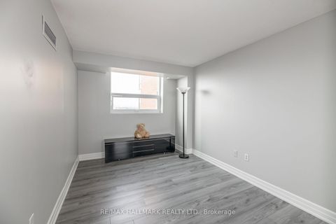 Photo 18 at 808 - 7601 Bathurst Street, Yorkhill, Vaughan