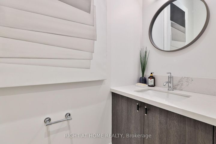 Photo 32 at Garden Home 1 - 10 Prince Arthur Avenue, Annex, Toronto