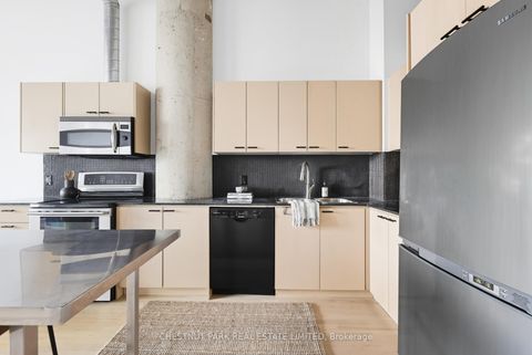 Photo 12 at 215 - 637 Lakeshore Boulevard W, Niagara, Toronto