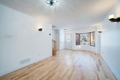 Photo 2 at 108 Olde Bayview Avenue, Oak Ridges Lake Wilcox, Richmond Hill