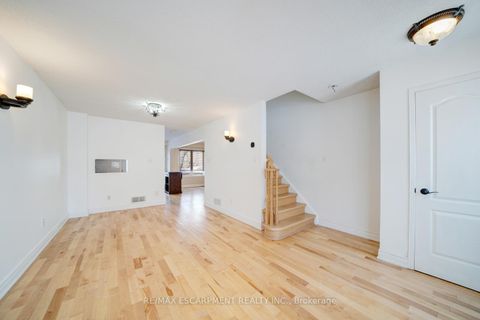 Photo 4 at 108 Olde Bayview Avenue, Oak Ridges Lake Wilcox, Richmond Hill