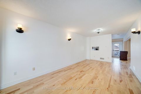 Photo 5 at 108 Olde Bayview Avenue, Oak Ridges Lake Wilcox, Richmond Hill