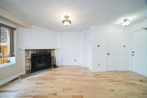 Photo 7 at 108 Olde Bayview Avenue, Oak Ridges Lake Wilcox, Richmond Hill