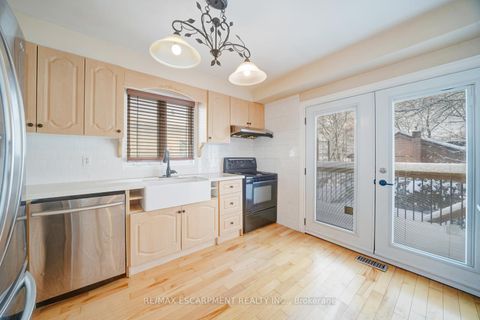 Photo 11 at 108 Olde Bayview Avenue, Oak Ridges Lake Wilcox, Richmond Hill