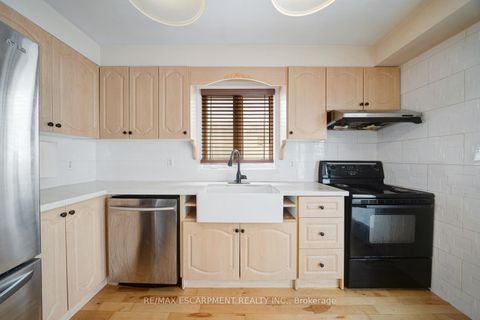 Photo 12 at 108 Olde Bayview Avenue, Oak Ridges Lake Wilcox, Richmond Hill