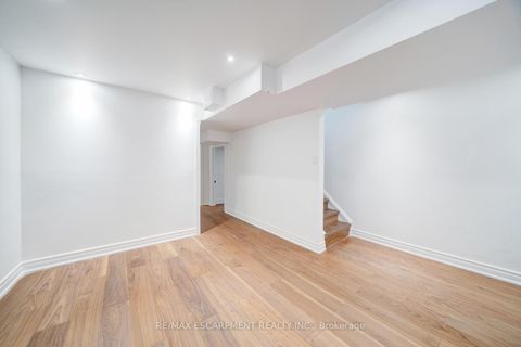 Photo 31 at 108 Olde Bayview Avenue, Oak Ridges Lake Wilcox, Richmond Hill