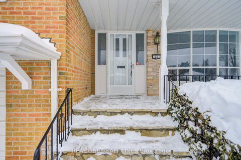 Photo 2 at 22 Kenmanor Boulevard, L'Amoreaux, Toronto