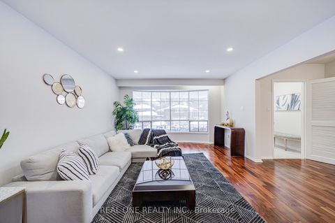 Photo 9 at 22 Kenmanor Boulevard, L'Amoreaux, Toronto