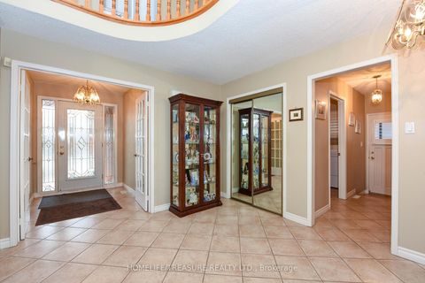 Photo 1 at 527 ABERDEEN Avenue, East Woodbridge, Vaughan