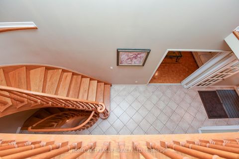 Photo 18 at 527 ABERDEEN Avenue, East Woodbridge, Vaughan