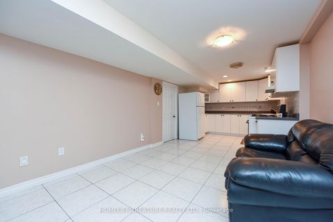 Photo 32 at 527 ABERDEEN Avenue, East Woodbridge, Vaughan