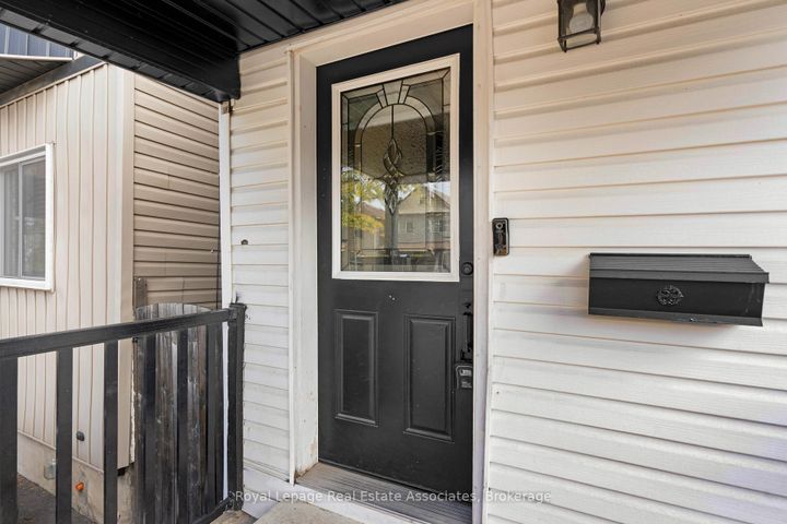 Photo 3 at 12 Lincoln Street, Crown Point, Hamilton