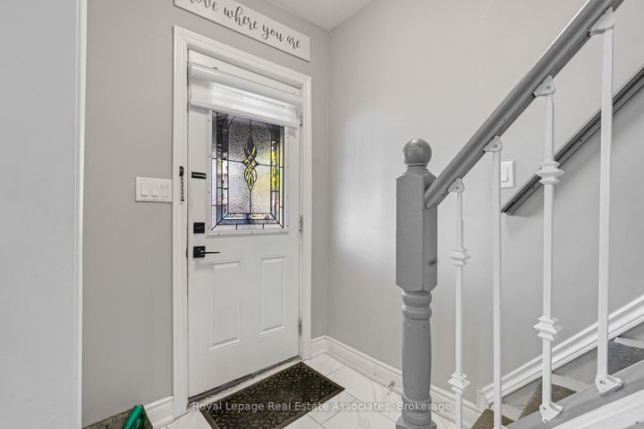 Photo 4 at 12 Lincoln Street, Crown Point, Hamilton