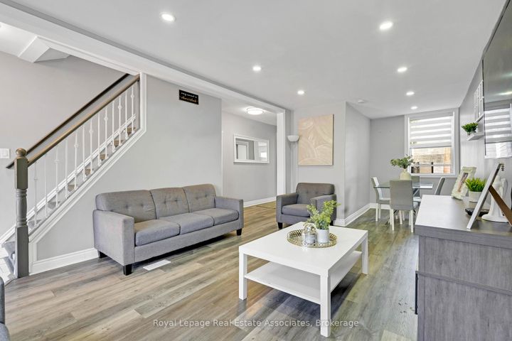 Photo 5 at 12 Lincoln Street, Crown Point, Hamilton