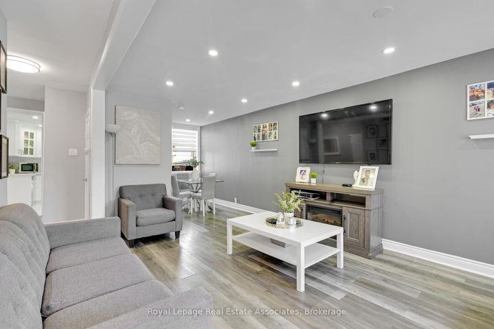 Photo 6 at 12 Lincoln Street, Crown Point, Hamilton