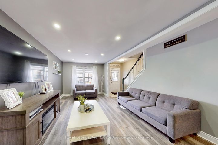 Photo 8 at 12 Lincoln Street, Crown Point, Hamilton