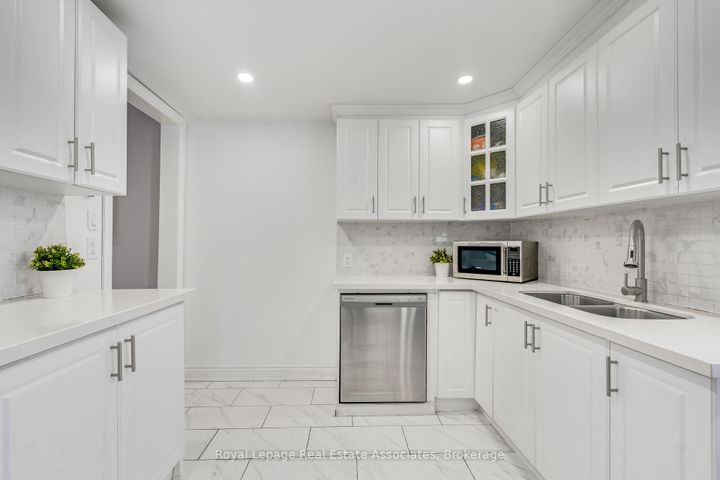 Photo 11 at 12 Lincoln Street, Crown Point, Hamilton