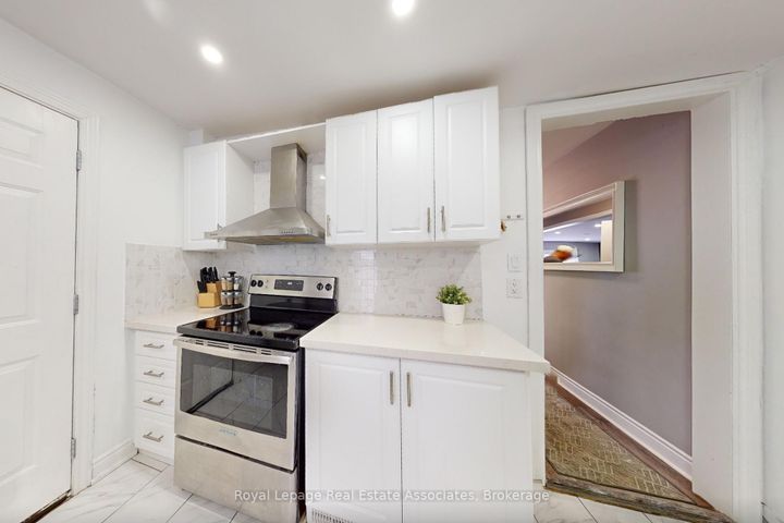 Photo 12 at 12 Lincoln Street, Crown Point, Hamilton