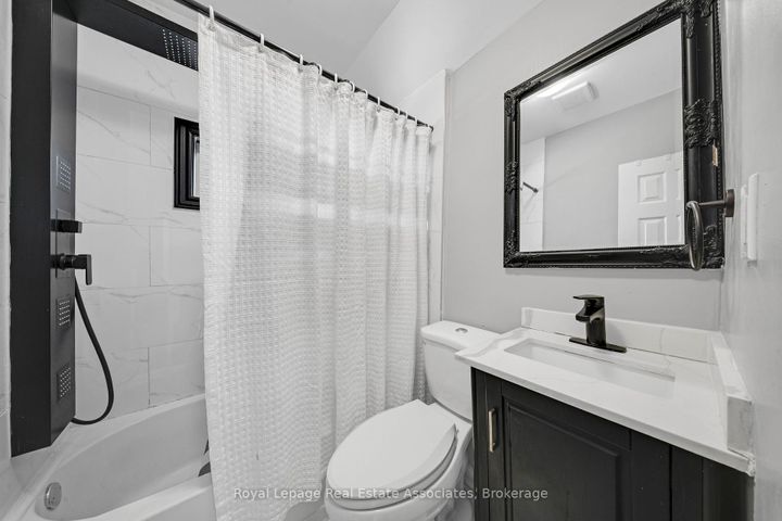 Photo 17 at 12 Lincoln Street, Crown Point, Hamilton