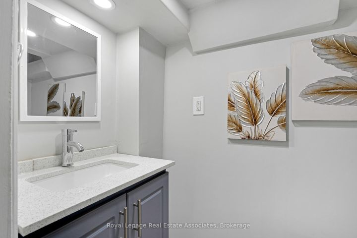 Photo 22 at 12 Lincoln Street, Crown Point, Hamilton