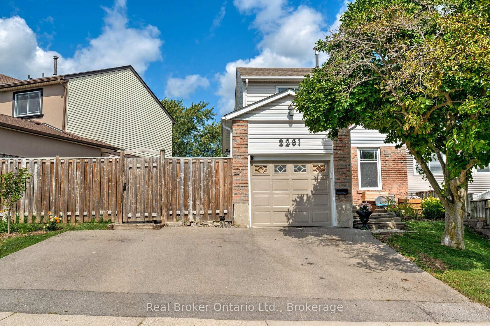 2261 Leominster Drive, Brant Hills, Burlington 
