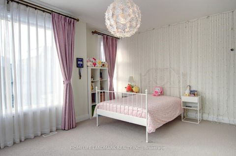 Photo 5 at 5 Elder Street, Rural Richmond Hill, Richmond Hill