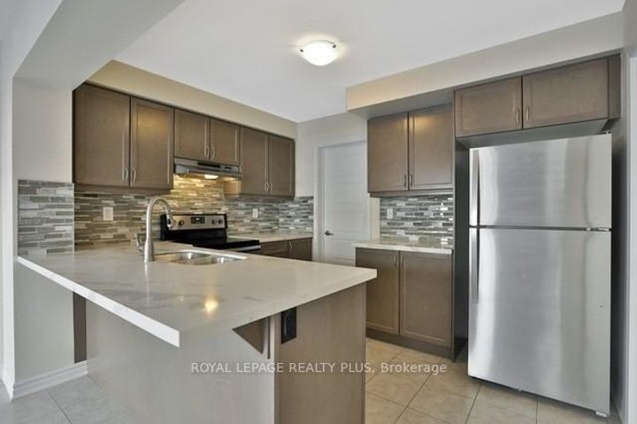 Photo 4 at 74 - 22 Spring Creek Drive, Waterdown, Hamilton