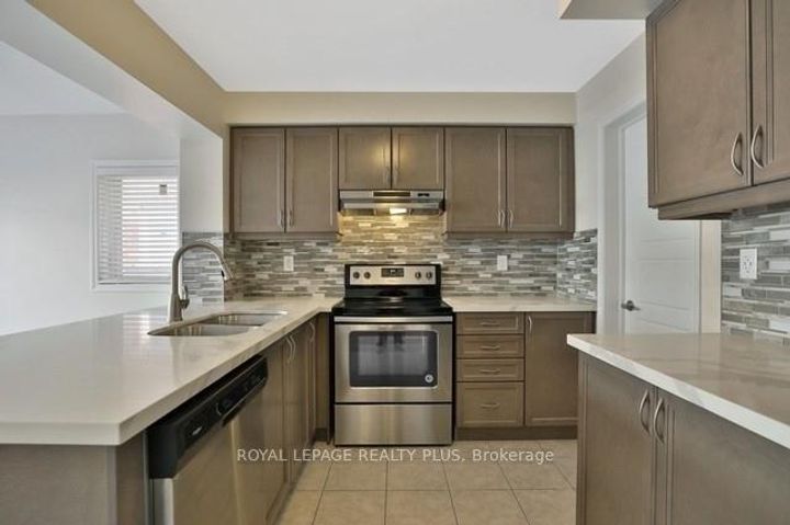 Photo 5 at 74 - 22 Spring Creek Drive, Waterdown, Hamilton