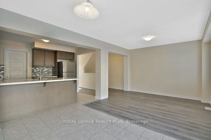 Photo 7 at 74 - 22 Spring Creek Drive, Waterdown, Hamilton