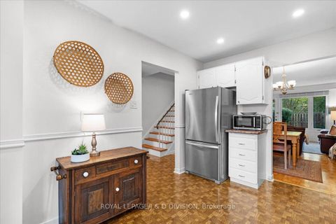 Photo 5 at 61 - 189 Springhead Gardens, North Richvale, Richmond Hill