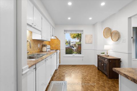 Photo 6 at 61 - 189 Springhead Gardens, North Richvale, Richmond Hill