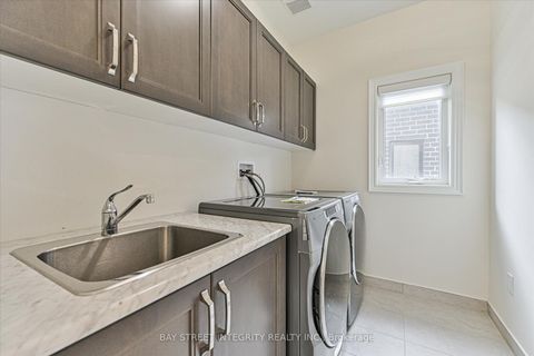 Photo 37 at 17 Red Giant Street, Observatory, Richmond Hill