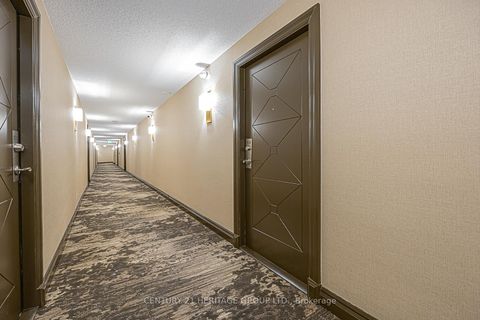 Photo 5 at 818 - 18 Harding Boulevard, Harding, Richmond Hill