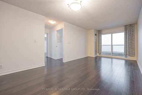 Photo 13 at 818 - 18 Harding Boulevard, Harding, Richmond Hill