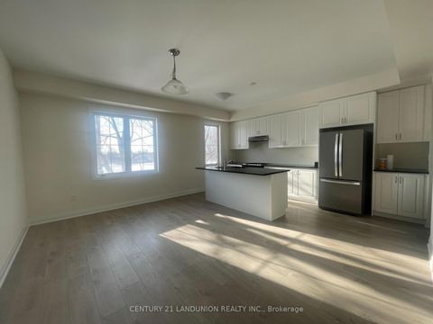 Photo 4 at 17 McConaghy Court, Maple, Vaughan