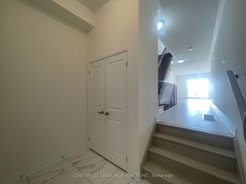 Photo 6 at 17 McConaghy Court, Maple, Vaughan