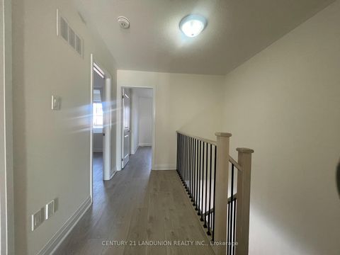 Photo 7 at 17 McConaghy Court, Maple, Vaughan