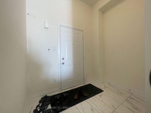 Photo 8 at 17 McConaghy Court, Maple, Vaughan