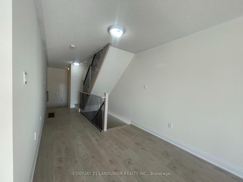 Photo 9 at 17 McConaghy Court, Maple, Vaughan