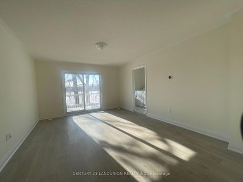 Photo 10 at 17 McConaghy Court, Maple, Vaughan