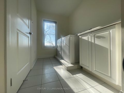 Photo 11 at 17 McConaghy Court, Maple, Vaughan